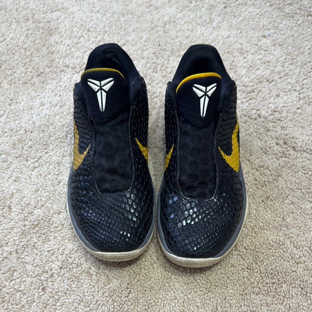 Black and Yellow Kobe Del Sol